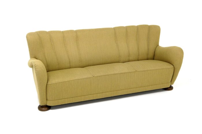22628